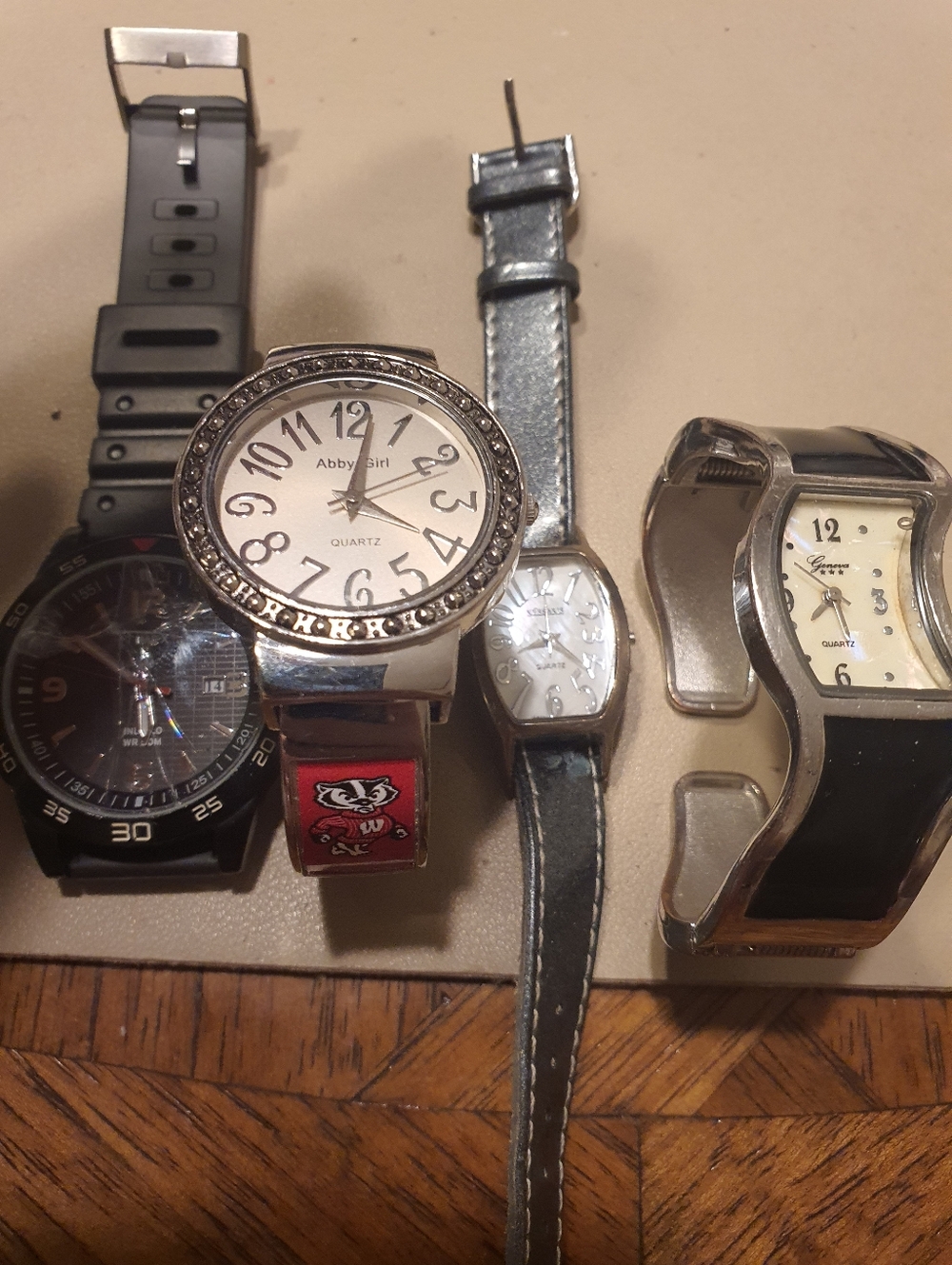 10/$20 Lot Of 4 Men & Women Watches As-Is For Parts Or Repair #4